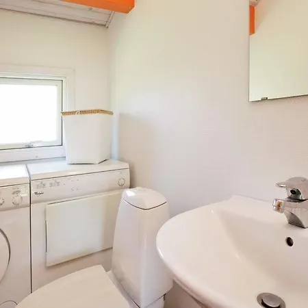 Sleeps 7 度假居 Lohals