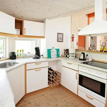 Sleeps 7 *