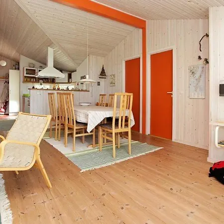Sleeps 7 度假居 Lohals